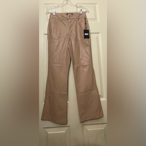 DKNY Straight soft 
Vegan leather & Tan Cream 
Classic Miss - High Rise JEANS - Picture 6 of 9